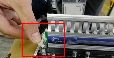 Win11電腦顯示屏無信號黑屏怎么辦？