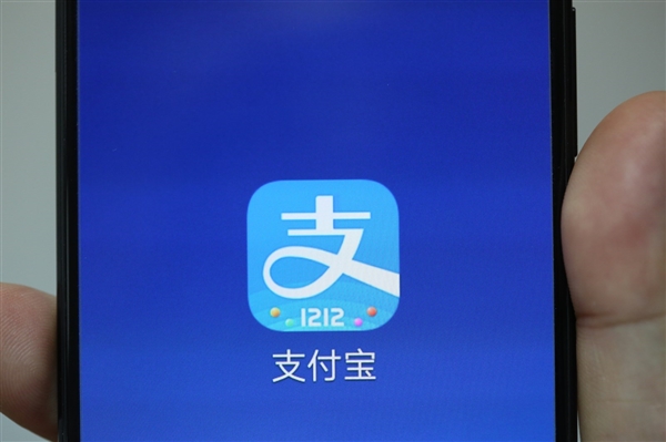 再也不用排隊交學費了？再也不用擔心開學被擠爆了！